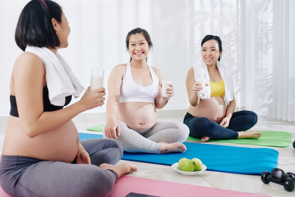 Pregnant women discussing maternity