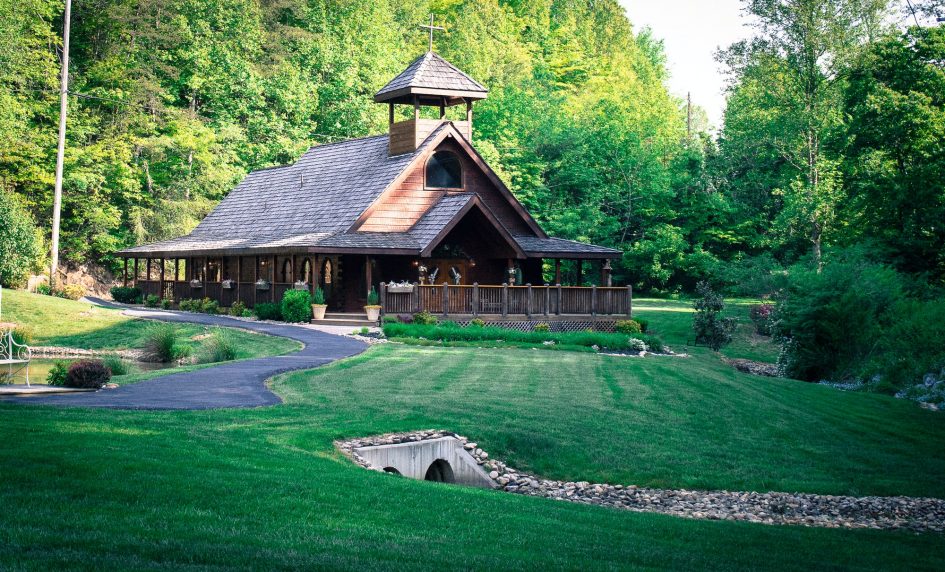 Little log wedding chapel in the Gatlinburg TN